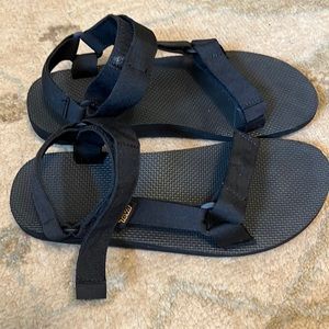 Classic black Teva size 11